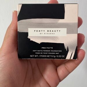 BNIB Fenty Beauty Pro Filt’r Soft Matte Powder Foundation in Shade 300